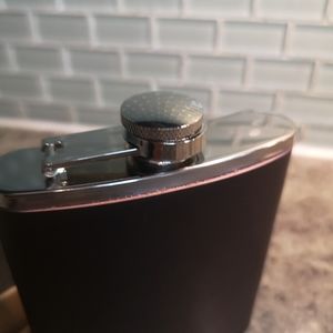 New Kikkerland 18/8 Stainless Steel Hip Flask With Genuine Leather Sleeve, 7 Oz.